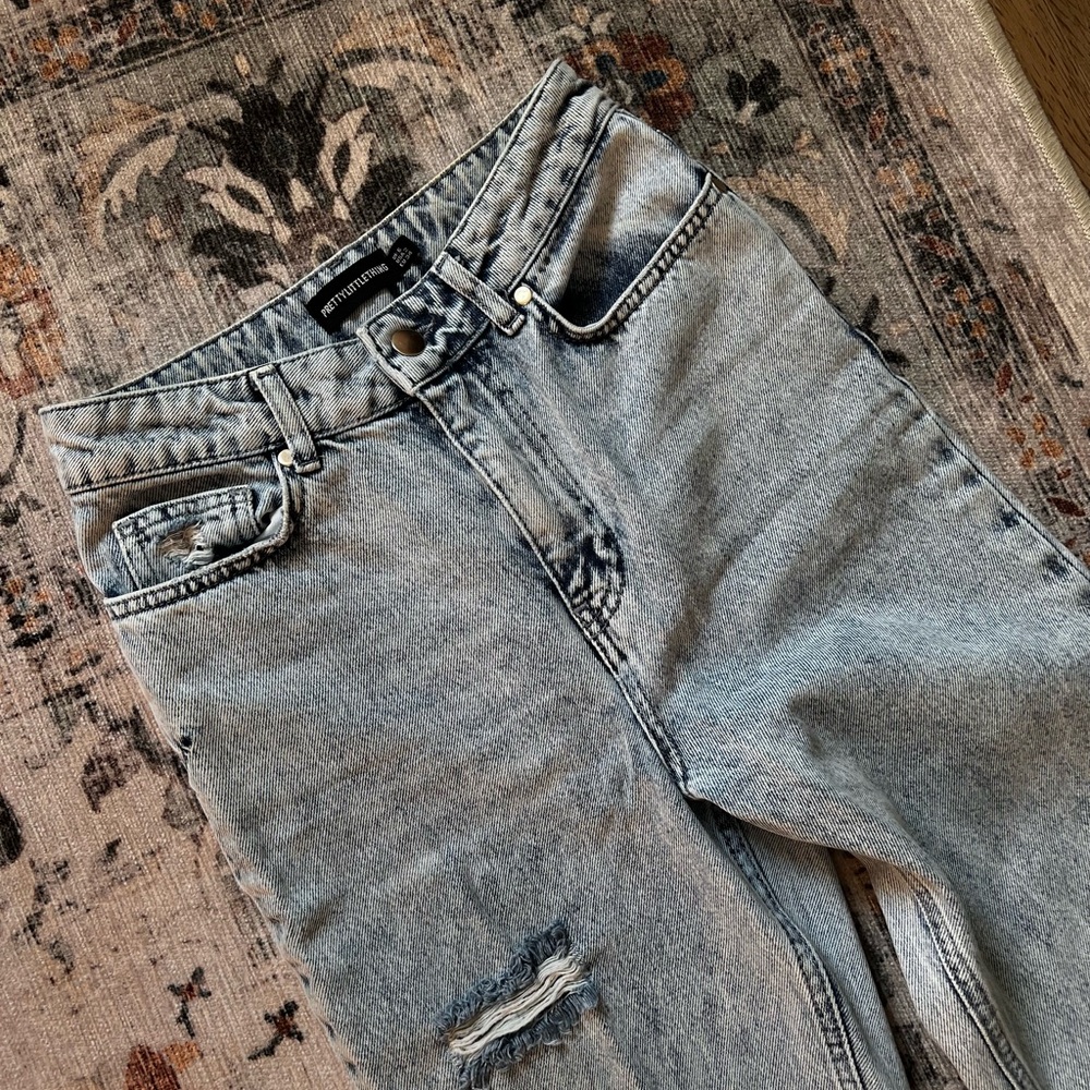 PrettyLittleThing Blue Straight Leg Jeans with Distressed Details